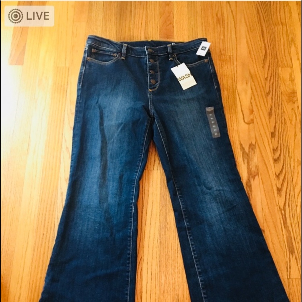 Gap Flare 31 x 32 (American 12) BNWT.